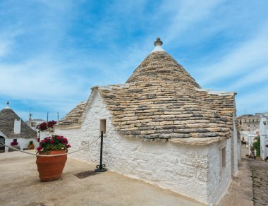 Alberobello güzel eski tarihi şehir Apulia Bölgesi, Güney İtalya ana turistik bölgesinde Trulli evleri