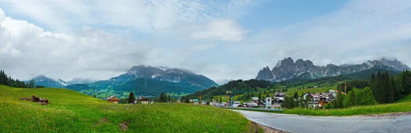 Sommer Italienischen Dolomiten Bergdorf Blick — Stockfoto