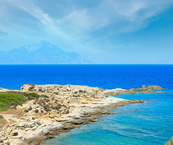 Letní Krajina Kamenné Moře Pobřeží Výhledem Mount Atthos Daleko Chalkidiki — Stock fotografie