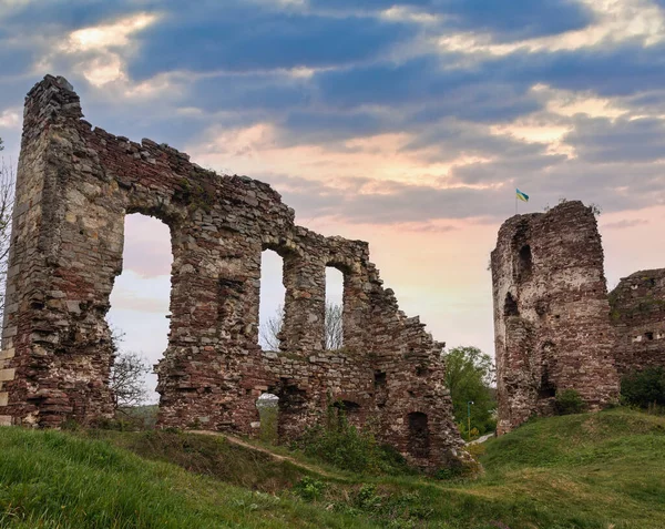 Ruines Château Buchach Avec Drapeau Ukrainien Oblast Ternopil Ukraine Datant — Photo