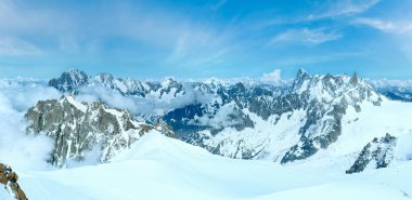 Mont Blanc dağ masif yaz panoraması (Aiguille du Midi Mount manzarası, Fransa )
