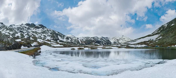 Bahar Alp Dağ Gölü Lago Della Sviçre Passo Del San — Stok fotoğraf