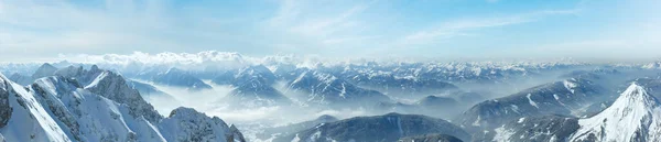Vista Nebbiosa Invernale Dalla Cima Del Massiccio Del Dachstein Alla — Foto Stock
