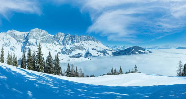 Mattina Inverno Paesaggio Montano Con Nuvole Nella Valle Sottostante Regione — Foto Stock