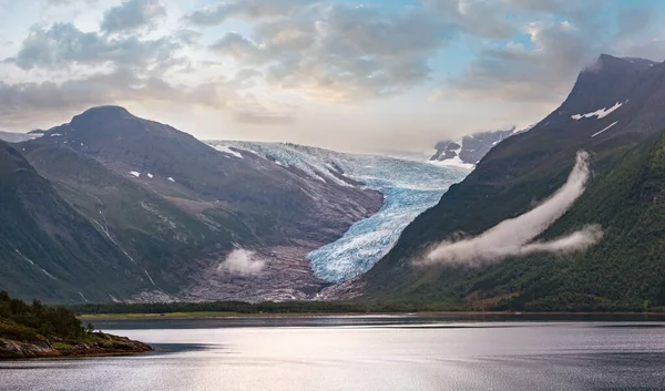 Jezero Svartisvatnet Zamračený Výhled Ledovec Svartisen Meloy Norsko Panorama — Stock fotografie