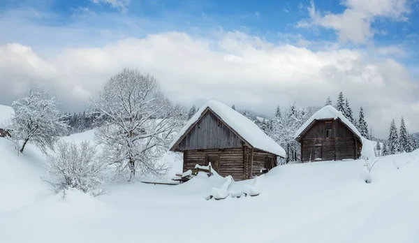 Two Wooden Sheds Snowdrifts Slopes Winter Ukrainian Carpathian Mountains Cloudy — Foto de Stock
