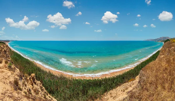 Paradise Zee Baai Met Azuurblauwe Water Strand Uitzicht Vanaf Kust — Stockfoto