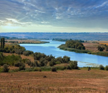 Yaz Güney Bug Nehri Ovası yakınındaki Rakove (nehir kerevit Ukraynalı dilden çeviri) Köyü, Mykolaiv Region, Ukrayna.