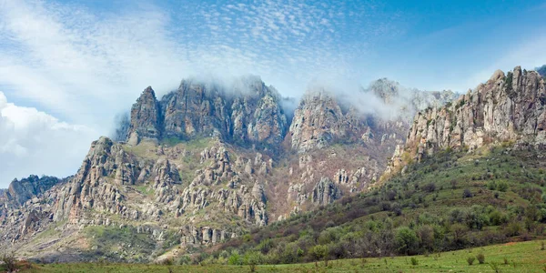 Βραχώδες Βουνό Ομιχλώδες Πανόραμα Demerdzhi Mount Κριμαία Ουκρανία — Φωτογραφία Αρχείου
