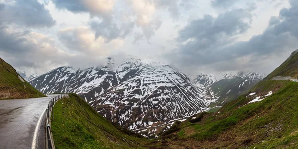 Primavera Nuvoloso Paesaggio Montano Coperto Passo Oberalp Svizzera — Foto Stock