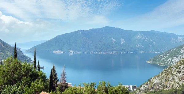 Zatokę Kotorską Lato Mglisty Panoramę Czarnogóra — Zdjęcie stockowe