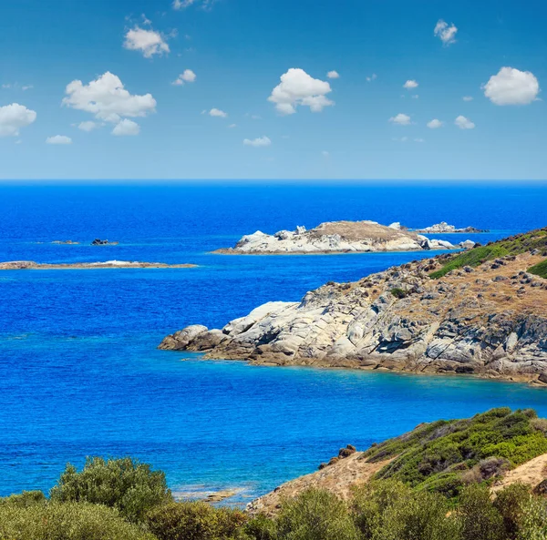 夏の海の海岸風景 ハルキディキ シトニア ギリシャ — ストック写真