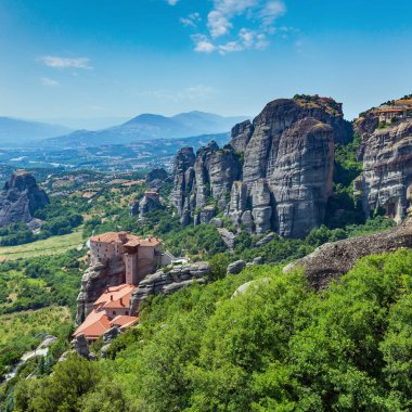 Yaz Meteora - önemli kayalık Hıristiyanlık dini manastır Yunanistan'da karmaşık.