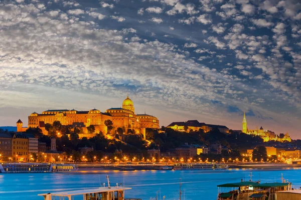 Ночной Вид Королевского Дворца Будапешта Длительное Воздействие — стоковое фото