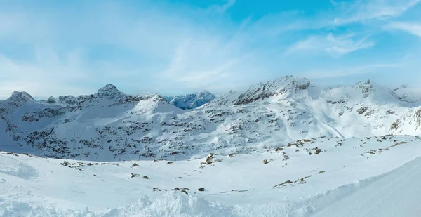 Mañana Invierno Ventoso Panorama Montaña Con Telesilla Teleféricos Estación Esquí —  Fotos de Stock