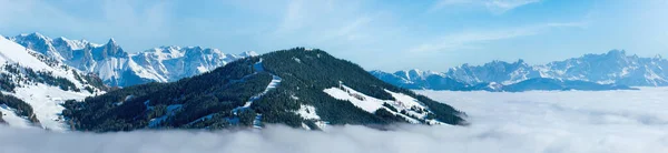 早晨冬天山风景与在下面山谷 Hochkoenig 奥地利的云 — 图库照片