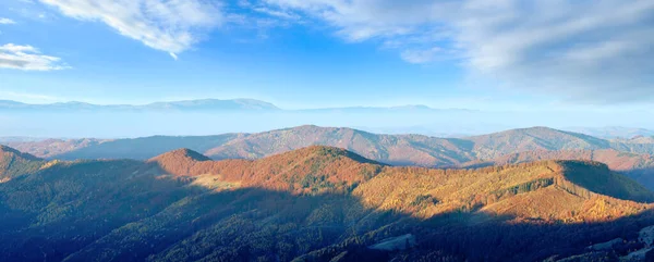 Kleurrijke Berghellingen Herfst Karpaten Mistige Ochtend Panorama — Stockfoto