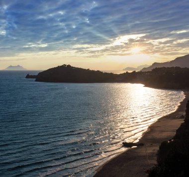 Gaeta deniz plaj gün batımı görünümü, Latina eyaletinin, Lazio, Orta Italya'nin akşam. İnsanlar tanınmaz.