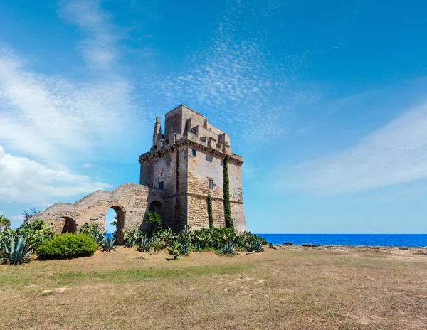 Malownicze Historyczne Fortyfikacji Wieża Torre Colimena Wybrzeżu Morza Jońskiego Salento — Zdjęcie stockowe