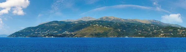 コルフ島 ギリシャ の夏の景色 イオニア海の海岸線の風景 パノラマ — ストック写真
