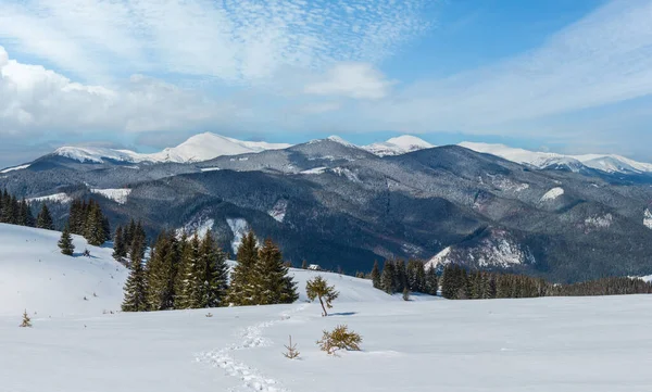 Γραφική Θέα Στο Βουνό Του Χειμώνα Από Αλπικό Μονοπάτι Αποτύπωμα — Φωτογραφία Αρχείου