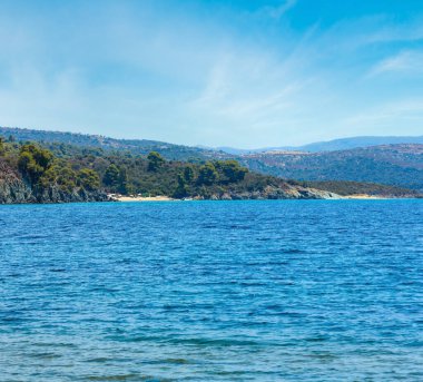 Plajlar (Sithonia, Halkidikya, Yunanistan), Ege Denizi kıyısında yatay yaz. İnsanlar tanınmaz.