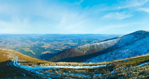 Otoño Panorama Montaña Con Primera Nieve Invierno Cárpatos Ucrania —  Fotos de Stock