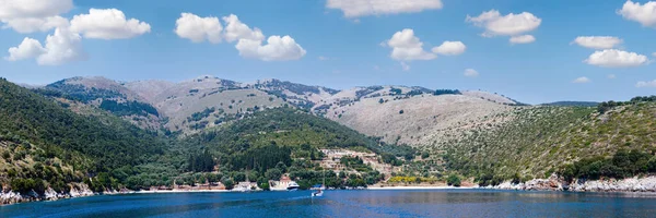 Lato Wybrzeże Widok Motorówka Kefalonia Nie Effimia Agia Grecja Panorama — Zdjęcie stockowe