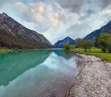 plansee yaz manzara. Bulutlu gün. (Avusturya).