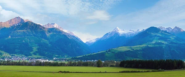 アルプスの山々穏やかな田舎の夏のパノラマ オーストリア — ストック写真
