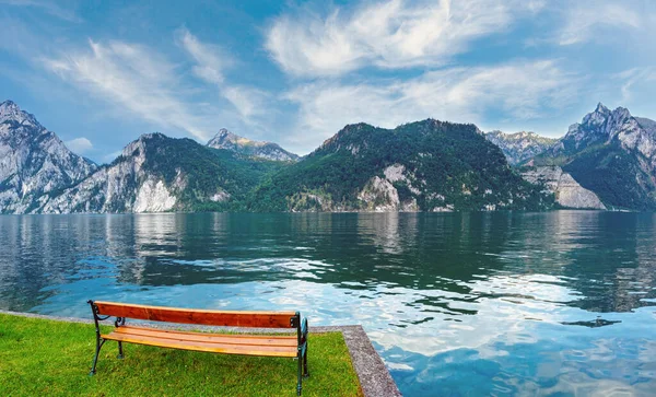 stock image Wooden bench near Traunsee summer lake (Traunkirchen, Austria).