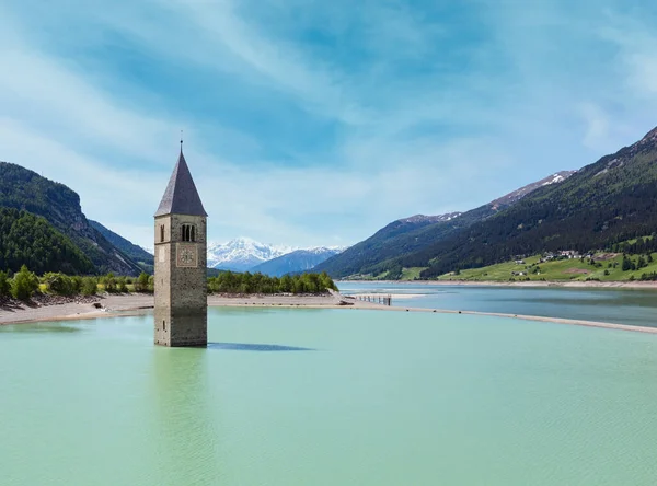 Überfluteter 1950 Glockenturm Reschensee Und Familie Italien Kirchenbau Jahrhundert — Stockfoto