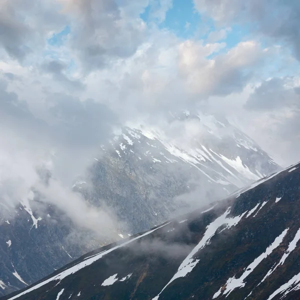 Verão Paisagem Montanha Nublada Oberalp Pass Suíça — Fotografia de Stock
