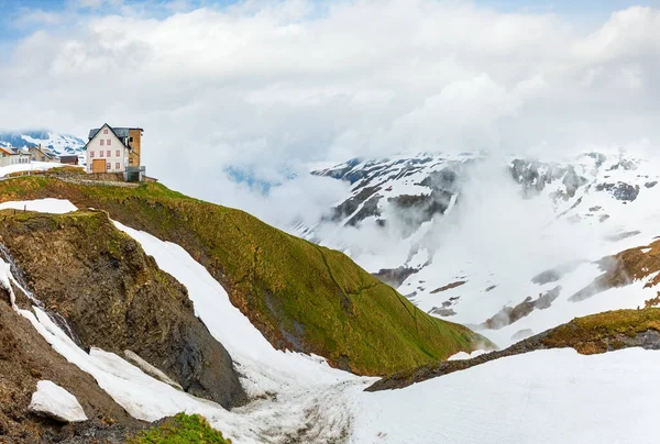 Primavera Nublado Paisagem Panorâmica Montanha Nublado Furka Pass Suíça — Fotografia de Stock