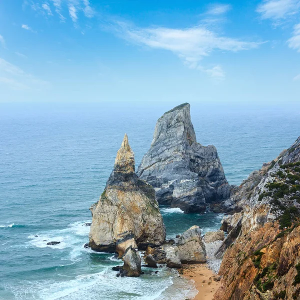 曇りの天候で大西洋海岸 花崗岩の岩や海の崖 ロカ岬 ポルトガルからの眺め — ストック写真