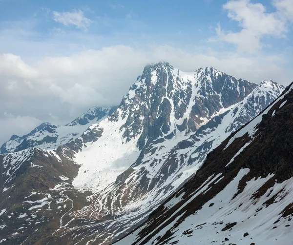 Haziran Görünümünden Uçurumun Bulutlar Üzerinde Karlesjoch Alp Dağ Avusturya Talya — Stok fotoğraf