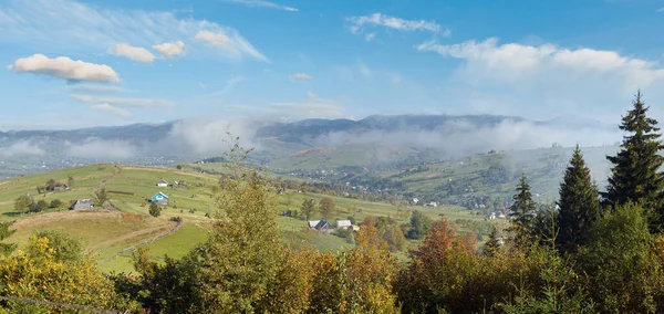 Güzel Bir Sonbahar Sabahı Yakınındaki Karpat Köyü Ilçe Sınırı Karpat — Stok fotoğraf