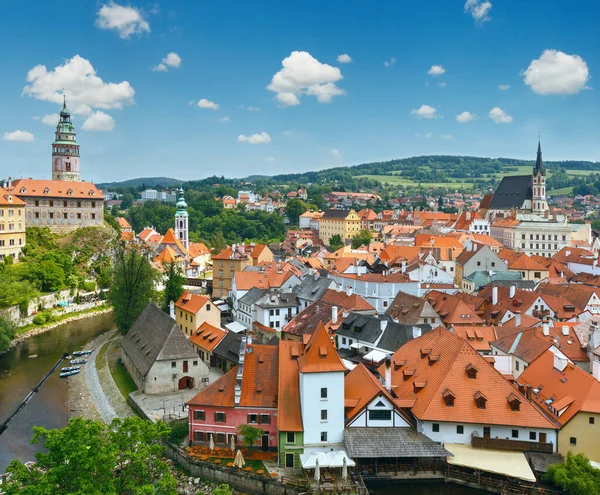 捷克克鲁姆洛夫城堡 在左边 它可以追溯到 1240年 和市春景 捷克共和国 — 图库照片