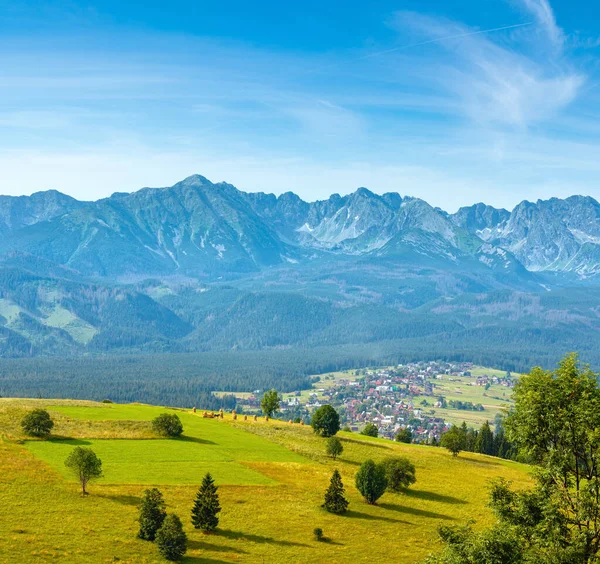 Zomer Rand Van Het Dorp Van Berg Tatra Bereik Achter — Stockfoto