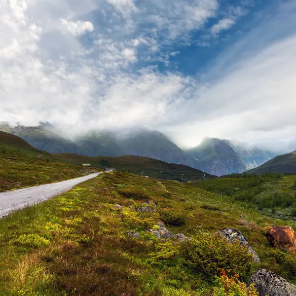 Yaz Dağ Bulutlu Kırsal Manzara Aurlandsfjellet Ulusal Manzaralı Yoldan Highlands — Stok fotoğraf