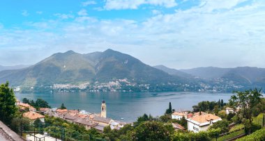 como Gölü (İtalya) yaz görünümünden shore.