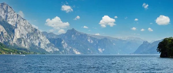 Панорама Летнего Озера Траунзее Гмммдаль Австрия — стоковое фото