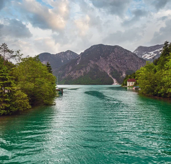 普朗西阿尔卑斯山湖夏季阴天景观 蒂罗尔 奥地利 — 图库照片