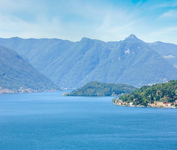 Alpské Jezero Como Letní Mlhavého Pohledu Vrcholu Hory Itálie — Stock fotografie