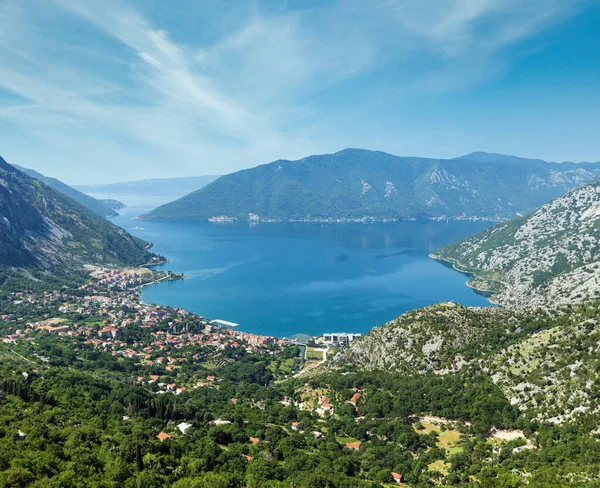 Baía Kotor Vista Nebulosa Verão Cima Cidade Kotor Costa Montenegro — Fotografia de Stock