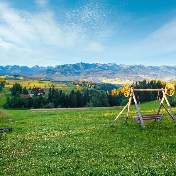 Verão Manhã Nebuloso Montanha Aldeia Vista Swing Frente Gama Tatra — Fotografia de Stock