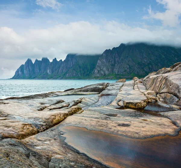 Πετρώδης Παραλία Παλιρροϊκές Λουτρά Ersfjord Senja Νορβηγία Καλοκαιρινή Ημέρα Πολικές — Φωτογραφία Αρχείου