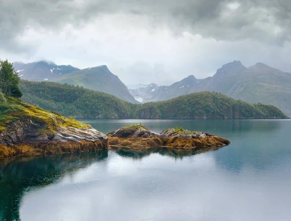Lago Fiordo Vista Piovosa Sul Ghiacciaio Svartisen Norvegia — Foto Stock