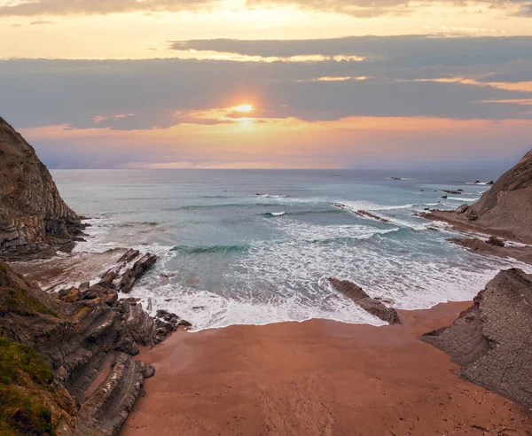 Βράδυ Βραχώδη Ακτή Θέα Στη Θάλασσα Παραλία Αρνια Ισπανία Ατλαντικό — Φωτογραφία Αρχείου