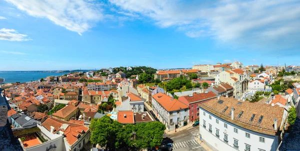 海景和城市景观从修道院屋顶在里斯本 葡萄牙 人们无法辨认 — 图库照片